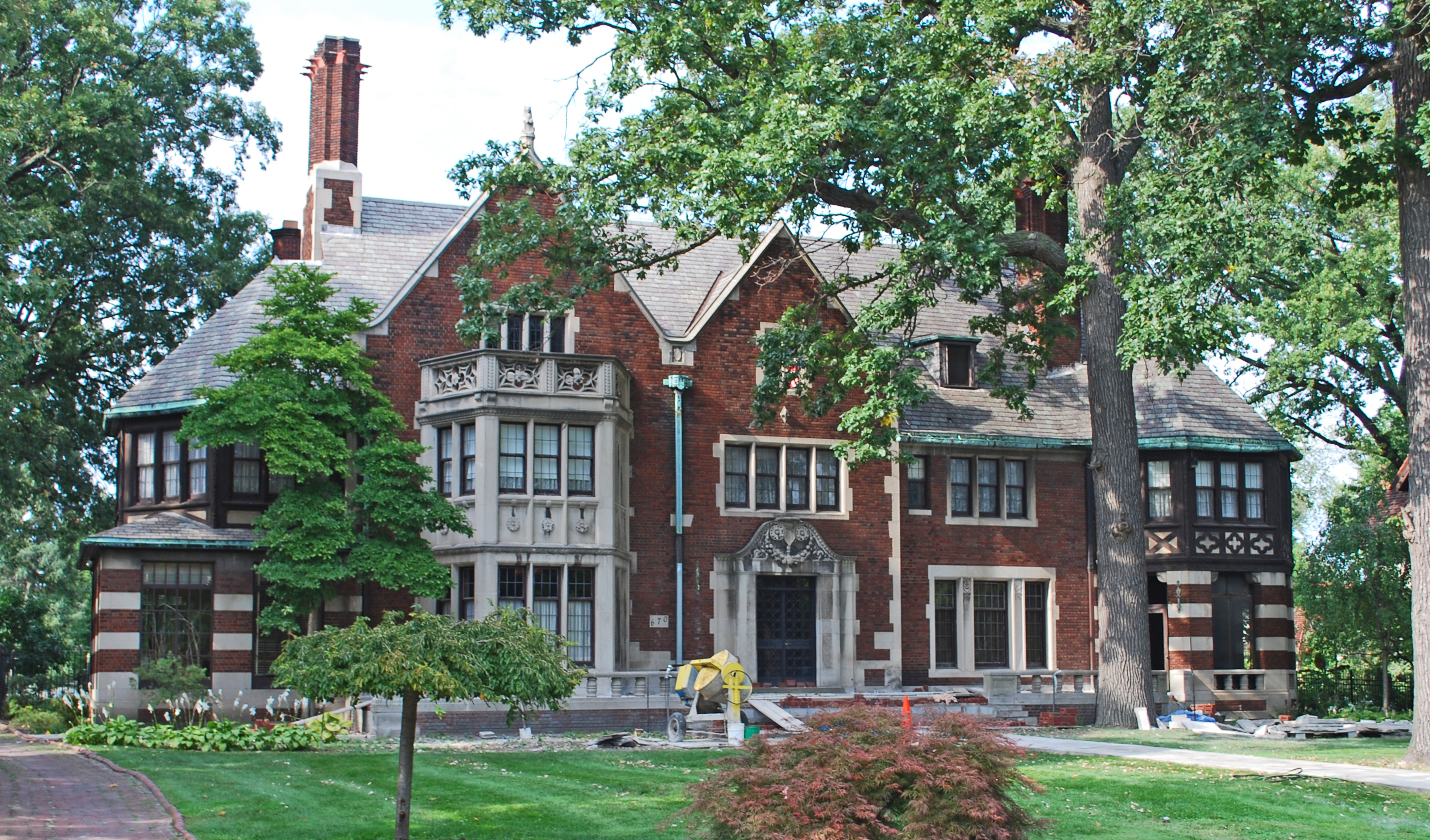 A welcoming Michigan home exterior